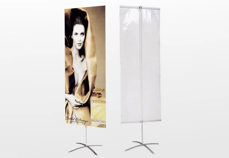 Мобильные Roll-up стенды на заказ: баннер Balenciaga и стойка с оборота