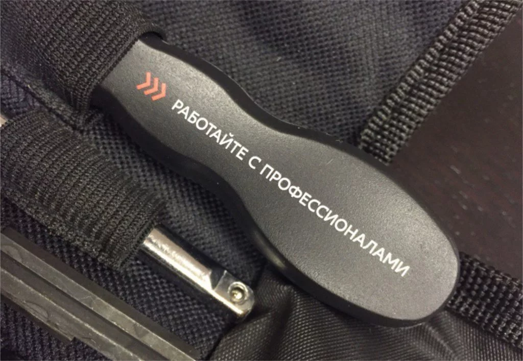 Тампопечать на сувенирах — чёрная рукоятка Работайте с профессионалами на заказ