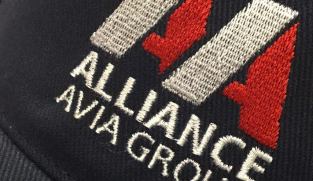 Корпоративный сувенир на заказ, вышивка логотипа Alliance Avia Group на кепке