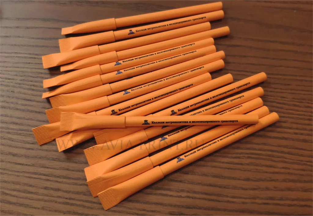 Сувениры с логотипом на заказ черный текст на бумажных ручках