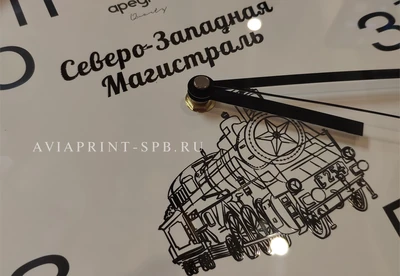 Изготовление сувенирной продукции с логотипом на заказ с настенными часами и изображением паровоза