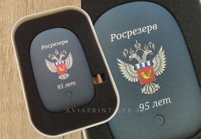 Изготовление сувенирной продукции с логотипом на заказ с чёрным пауэрбанком в подарочной коробке